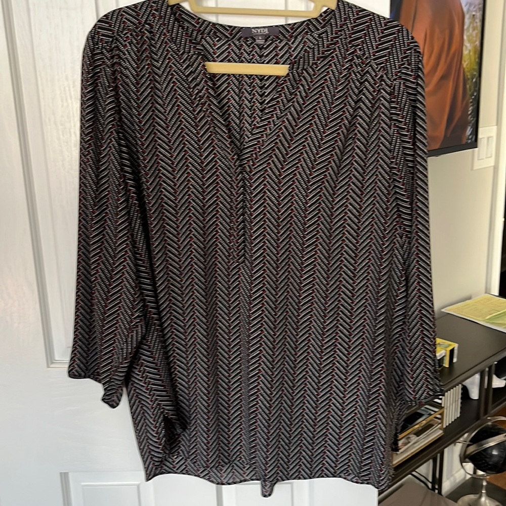 Beautiful NYDJ black/red/white blouse, size L in perfect condition!